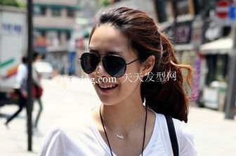 既时尚又甜美的7款超靓马尾发型 zaoxingkong.com