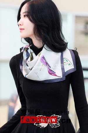 今年秋冬最流行的发型 围巾搭配传递优雅 zaoxingkong.com