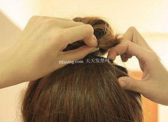盘点大爱丸子头扎法潮流 2012年最流行的颜色头发 zaoxingkong.com