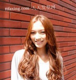 日系长发俏丽奉送　今年女生流行什么发型 zaoxingkong.com