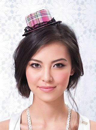 甜美减龄帽子发型DIY　方脸型适合的刘海让人狂晕 zaoxingkong.com