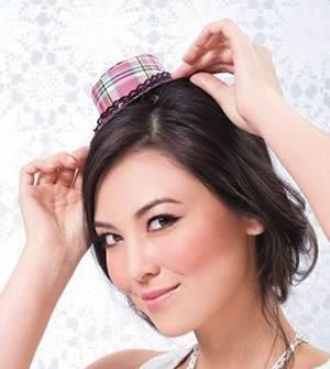 甜美减龄帽子发型DIY　方脸型适合的刘海让人狂晕 zaoxingkong.com