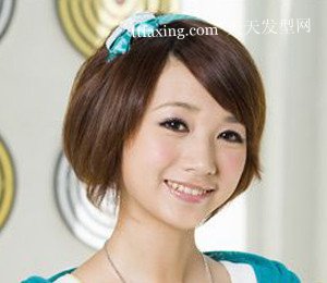 戴帽发型青涩变熟女　流行美的发型 zaoxingkong.com