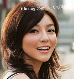 妩媚卷正当红 唯美魅力流行美的发型扎法步骤 zaoxingkong.com