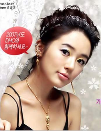 韩国发型惊人的女大十八变　2012长发流行发型 zaoxingkong.com