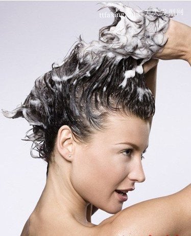 如何正确洗头发？洗发有四大误区会导致脱发 zaoxingkong.com