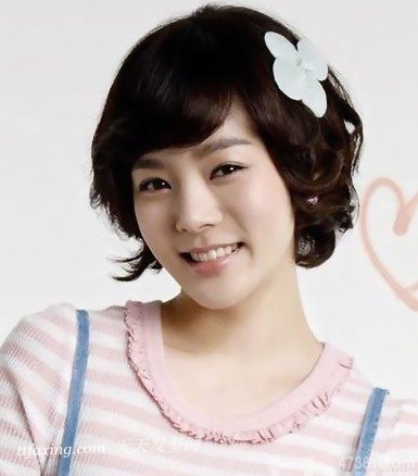 韩国女明星多种风格时尚短发烫发发型 zaoxingkong.com