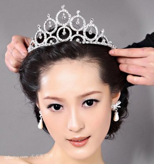 浪漫细致的盘发教程，打造高贵优雅的韩式新娘 zaoxingkong.com
