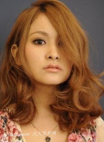 时尚个性大蓬松卷发 最适合潮女的发型 zaoxingkong.com