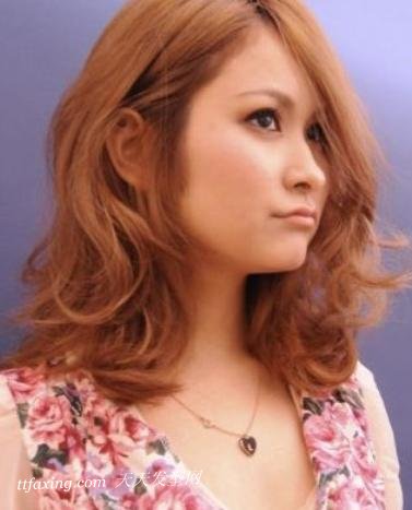 时尚个性大蓬松卷发 最适合潮女的发型 zaoxingkong.com
