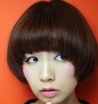 女生蘑菇头短发发型图片 最新蘑菇头发型弥漫浪漫气息 zaoxingkong.com