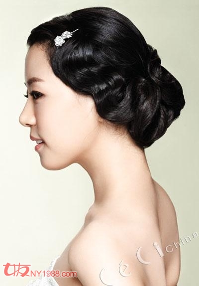 教你怎样打造韩式新娘盘发 成为时尚漂亮的新娘 zaoxingkong.com