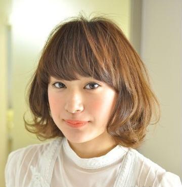 潮流女生短发梨花头发型设计 让你轻松改造讨厌的大方脸 zaoxingkong.com