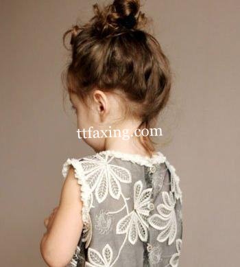 小女孩发型绑扎方法图片 从小培养你的百变气质 zaoxingkong.com