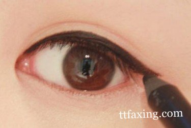 教你小眼睛怎样化妆使眼睛变大 让你瞬间放大眼睛size zaoxingkong.com