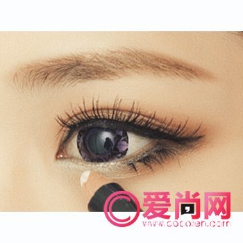 日系大眼妆教程让你一分钟摆脱稚气变熟女 zaoxingkong.com