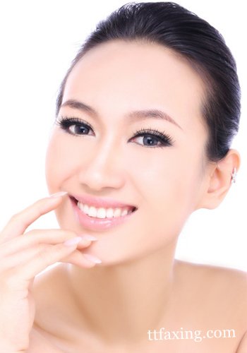 教你如何化裸妆的步骤 变身为清新漂亮的美女 zaoxingkong.com