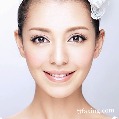 教你如何化裸妆的步骤 变身为清新漂亮的美女 zaoxingkong.com
