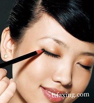 怎么选择适合自己的眼影 打造精致迷人眼妆 zaoxingkong.com