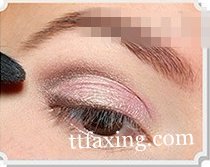 半圆粉色眼妆画法图解 让你拥有迷人甜美妆容 zaoxingkong.com