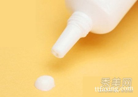 如何贴好假睫毛让双眼放大两倍？ zaoxingkong.com