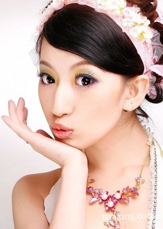 学习眼影的画法步骤 让爱美MM拥有甜美迷人的粉色眼妆 zaoxingkong.com