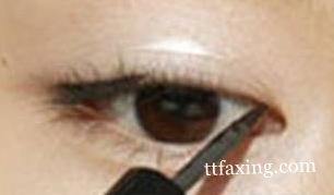 教你初学化妆如何画眼线 让你的小眼瞬间N倍放大 zaoxingkong.com