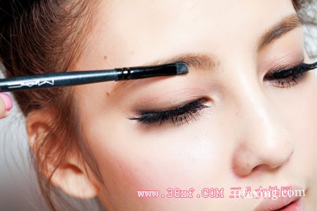 教你如何画出韩星那样好看的眉形 zaoxingkong.com