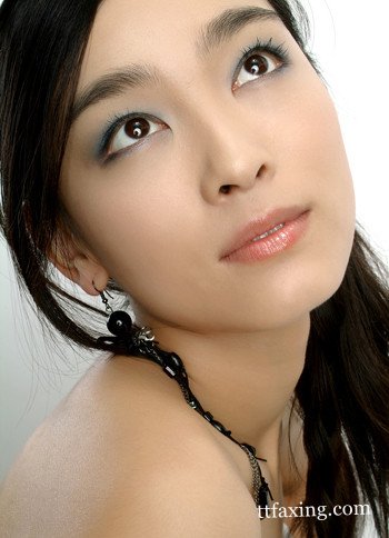 淡妆化妆步骤图解 展现夏季清纯可爱的妆容 zaoxingkong.com