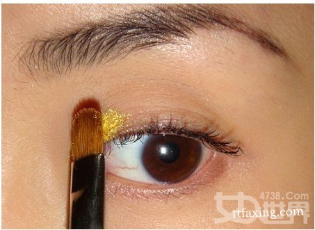 眼妆打造技巧让你拥有电力十足的双眼 zaoxingkong.com