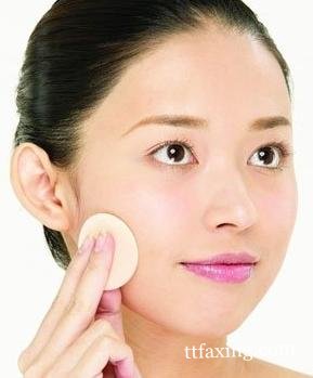散粉是什么 教你4种不同肤质散粉怎么用的方法技巧 zaoxingkong.com