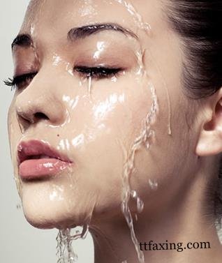 解析夏天皮肤干燥怎么办 日常脸部补水方法至关重要 zaoxingkong.com
