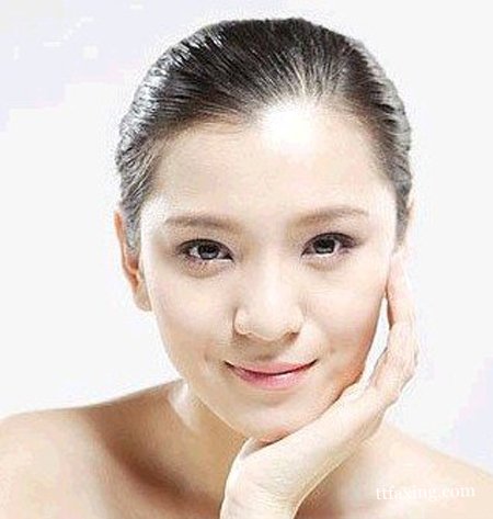 如何正确使用化妆水 不同肤质不同化妆水 zaoxingkong.com
