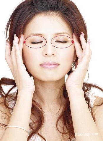 图解正确眼部的按摩手法 两种眼部护理方法 zaoxingkong.com