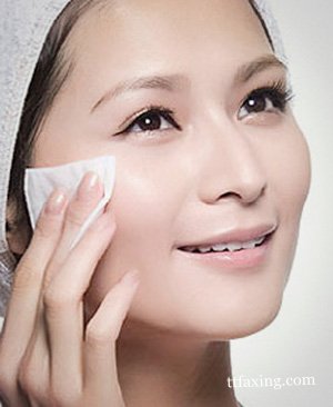 正确卸妆油的使用方法详解 干净卸妆让皮肤自由呼吸 zaoxingkong.com