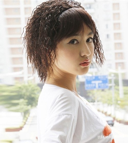 女生爆炸头发型图片 非主流也能时尚前卫 zaoxingkong.com