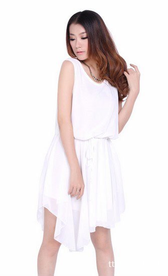 白色连衣裙 白色连衣裙如何搭配出夏日里你无法拒绝的纯美 zaoxingkong.com