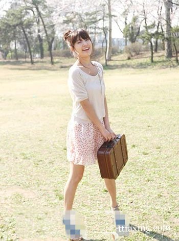 碎花裙搭配超减龄 你的夏日穿了吗 zaoxingkong.com