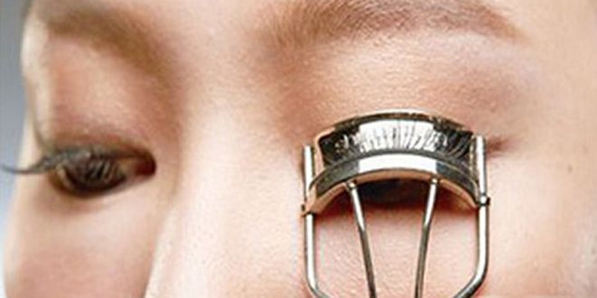 日系眼妆的画法步骤 简单图解教你打造迷人电眼 zaoxingkong.com