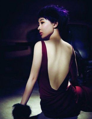 介绍减背部赘肉的运动 拒绝做“虎背”女人 zaoxingkong.com