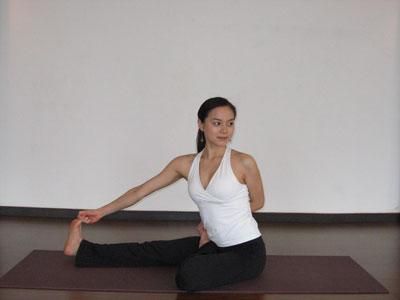 6式瑜伽瘦腿动作有效助你快速瘦腿 专门针对瘦腿 zaoxingkong.com