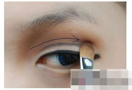 教你单眼皮如何画眼线膏 让你变得美丽动人 zaoxingkong.com