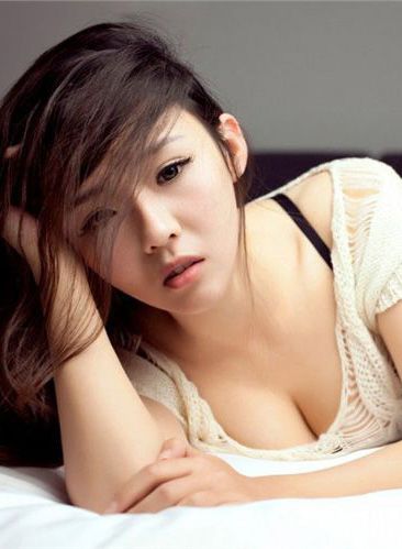 如何让自己乳房变大 丰满大胸美女晒按摩方法 zaoxingkong.com