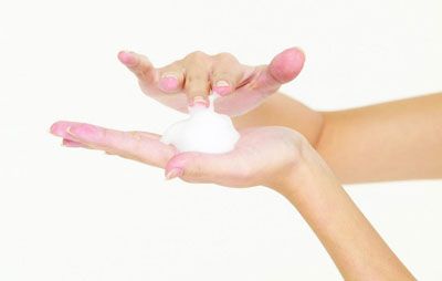 对比洁面皂和洗面奶哪个好 以及两者的区别和功效 zaoxingkong.com
