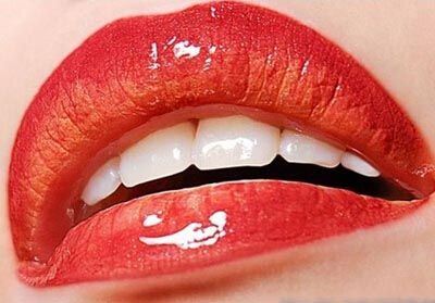 哑光红唇妆画法步骤 打造自然而迷人的唇妆 zaoxingkong.com
