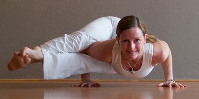 女性怎样能练出腹肌 让腰部曲线更为性感 zaoxingkong.com